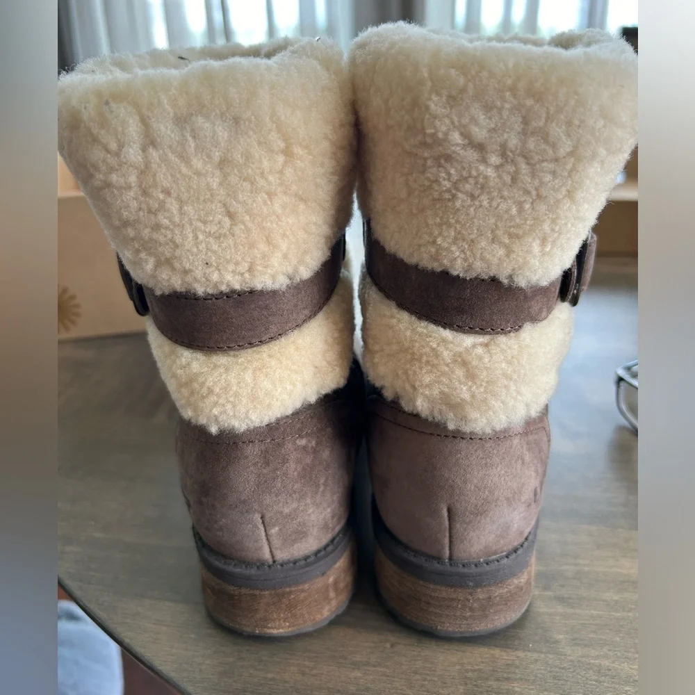 UGG Booties 👢👢 - Picture 3 of 9